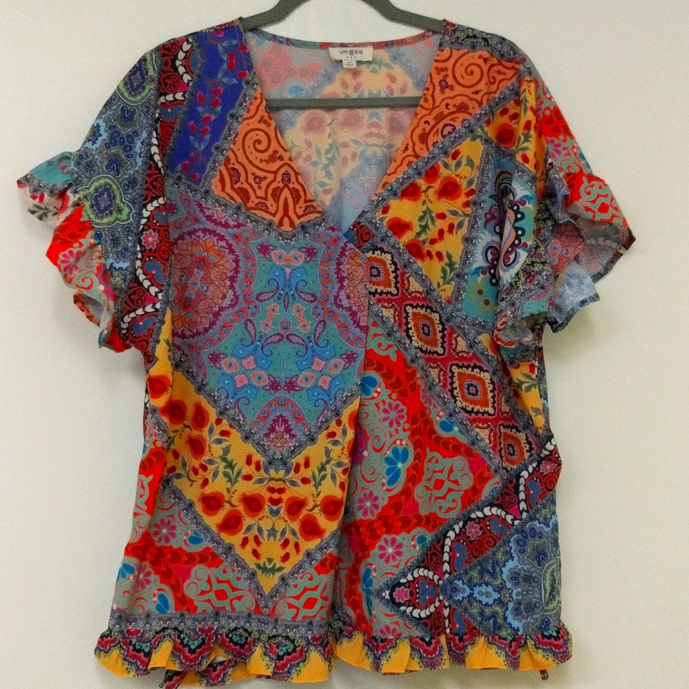 Ruffled Shirtsleeve Crepe Multi Color Fancy Top.  Size M Brand Umgee USA